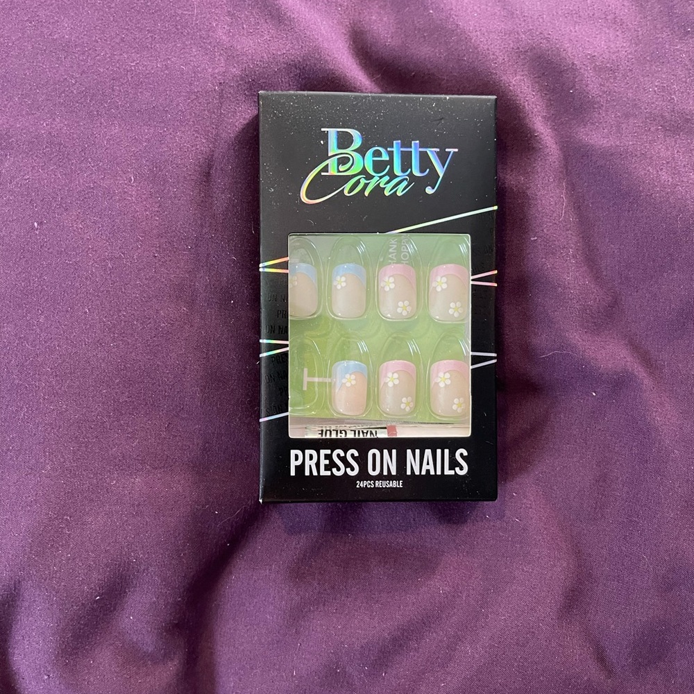 🖤 Pick Any 3/$30 Sale Betty Cora Press On Nails